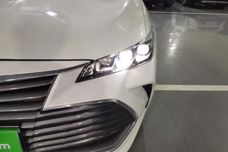 Used Toyota Avalon 2019 Dual-Engine 2.5L Limited Flagship Edition China VI Standard