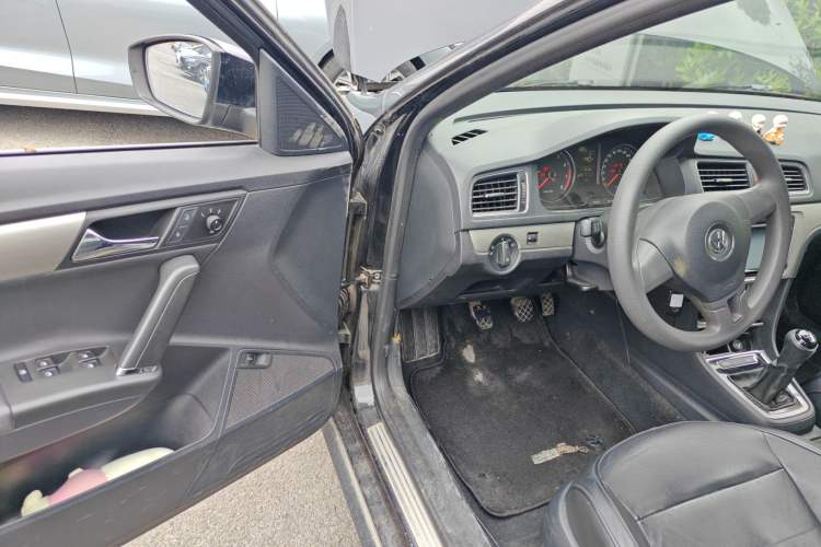 Used Volkswagen Lavida 2013 Restyled Classic 1.6L Manual Comfort Edition