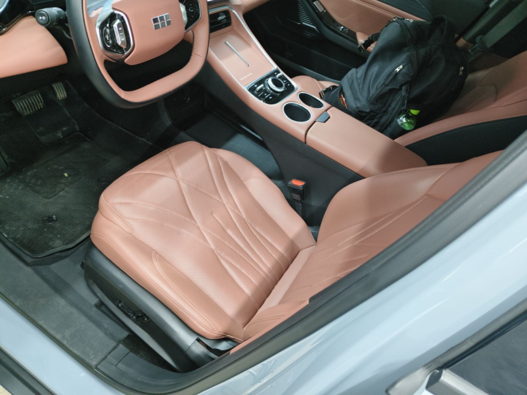 Geely Galaxy L6 2025 EM-i 140km Explorer+ Edition — снимка 17