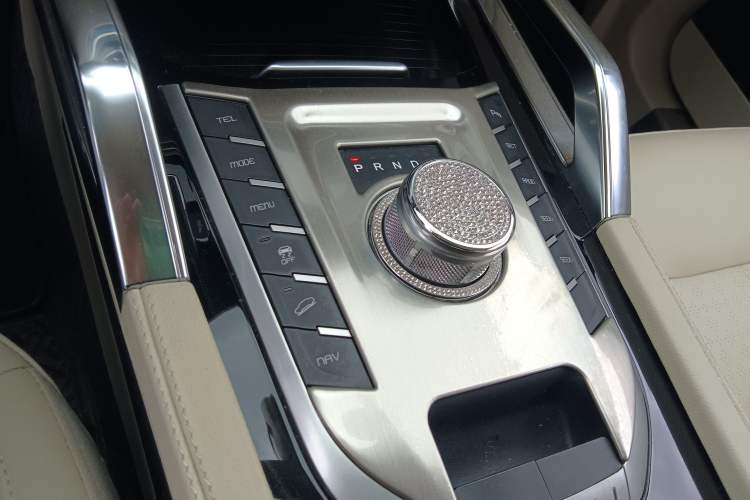 Used Zotye T700 2017 1.8T Dual-Clutch Luxury Model Gear Lever