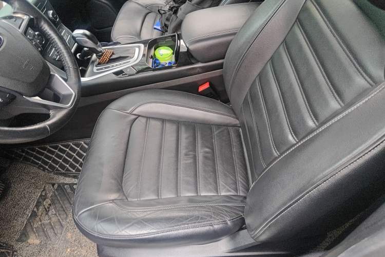 Used Ford Edge 2016 EcoBoost 245 Two-Wheel-Drive Titanium 7-Seater
