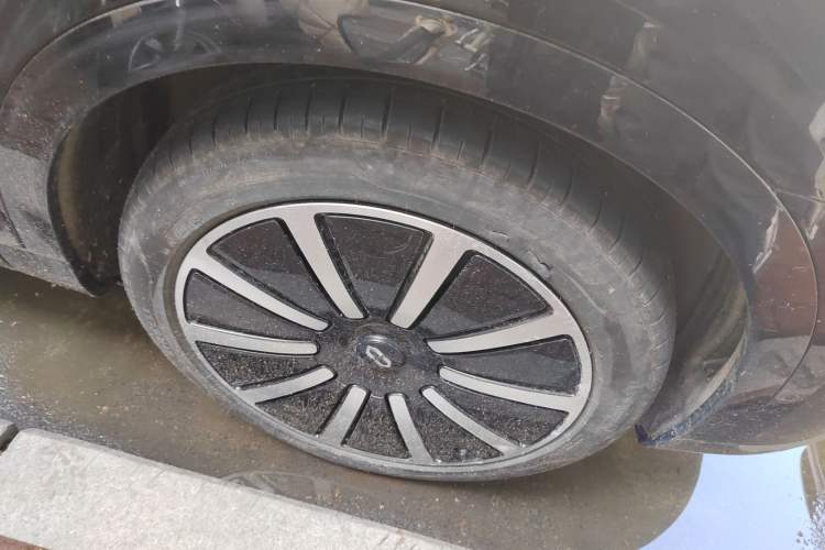 Used Hima AITO M9 2024 All-Electric Max Version 100 kWh 6-Seater Right Front Wheel Hub