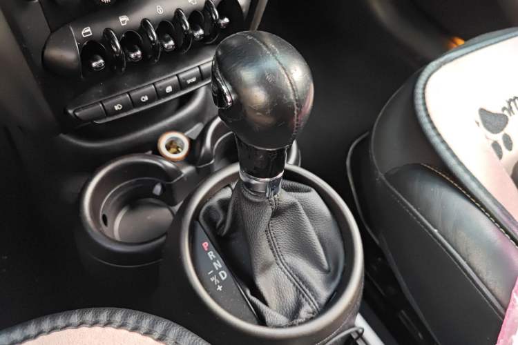 Used MINI Countryman 2011 1.6L COOPER Fun Gear Lever