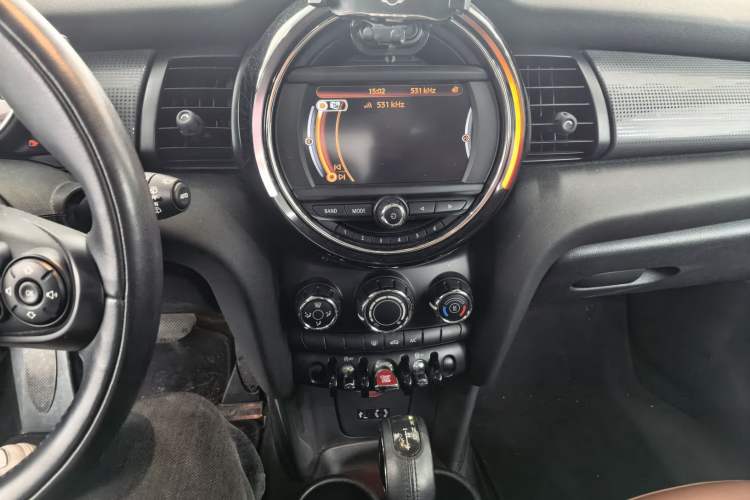 Used MINI 2015 1.5T COOPER Fun Five-Door Edition
