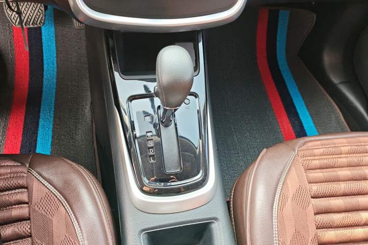 Used Nissan Tiida 2019 1.6L CVT Cool Dynamic Version China V Standard Gear Lever