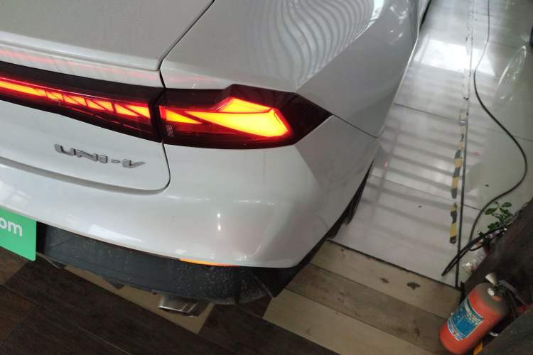 Used CHANGAN UNI-V 2022 1.5T Prestige Version Right Rear Taillight