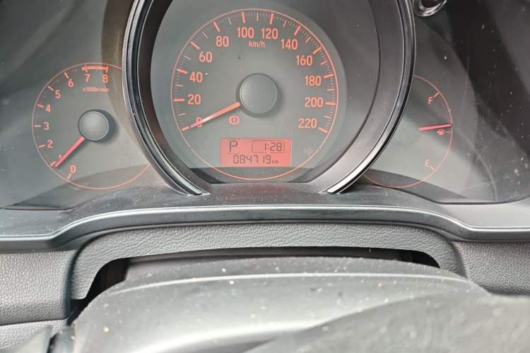 Used Honda Fit 2014 1.5L LX CVT Comfort Model Odometer Close Up