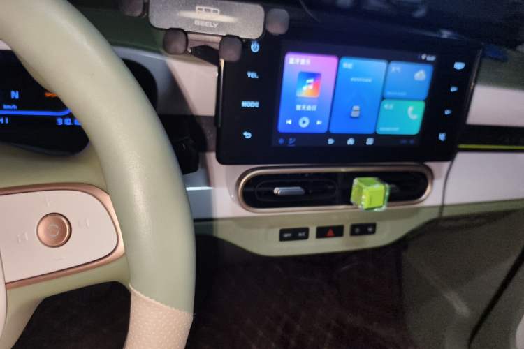 Used Geely Galaxy Panda 2025 210km Panda Rider Audio And AC Panel