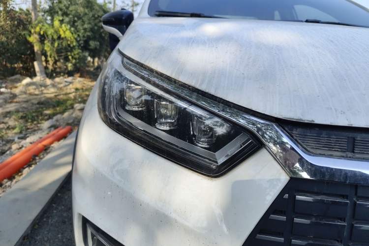 Used BYD Yuan New Energy 2019 EV535 Smart Connect Trendsetting Model Right Front Headlight