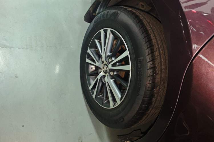 Used Toyota Levin 2016 Dual-Engine 1.8H GS E-CVT Elite Model with Sunroof Right Rear Wheel Hub