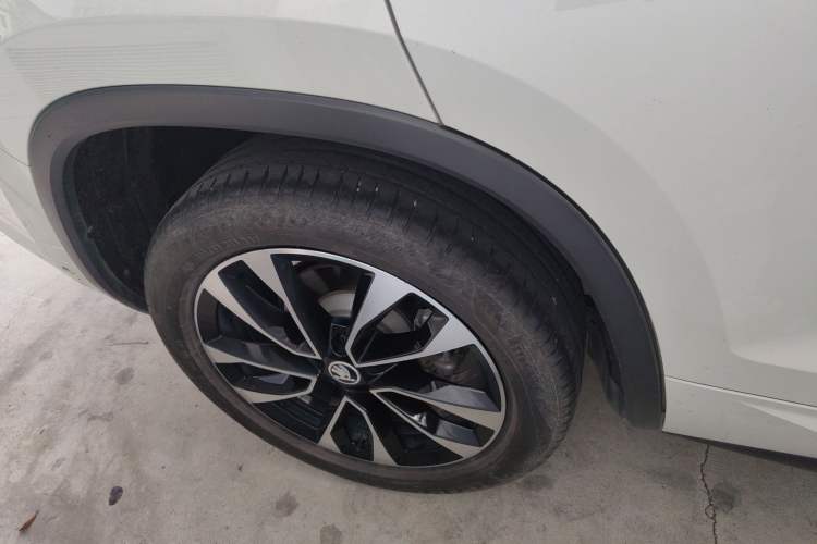 Used Skoda Kodiaq 2023 Facelifted TSI330 5-Seater Two-Wheel-Drive Luxury Edition
