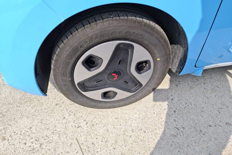 Used Wuling Zhiguang New Energy 2025 Comfort Model Left Front Wheel Hub