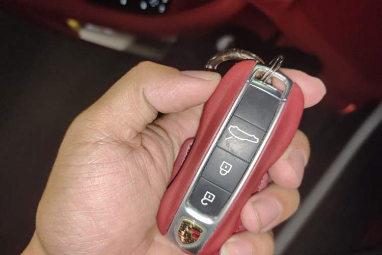 Used Porsche Panamera 2023-Year Restyled Panamera Executive Extended Platinum Edition 2.9T Vehicle Key