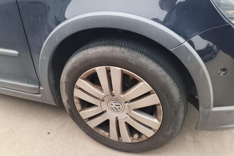 Used Volkswagen Golf 2011 1.4TSI Cross Golf Right Front Wheel Hub