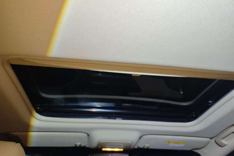 Used Buick GL8 2023 Facelifted Land Cruiser Executive Luxury Version