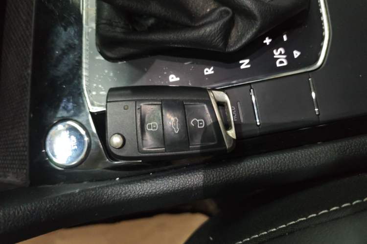 Used Volkswagen Tiguan L 2019 330TSI Automatic Two-Wheel Drive Smart Luxury Version China VI Standard
