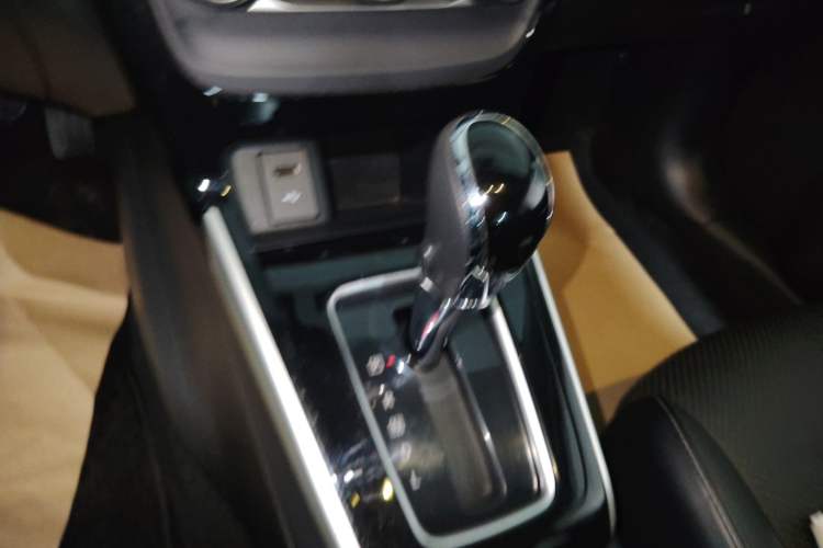 Used Nissan Sylphy 2019 1.6XV CVT Smart Connect Luxury Edition China VI Standard Gear Lever