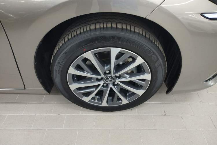 Used Lexus ES 2025 200 Premium Edition
