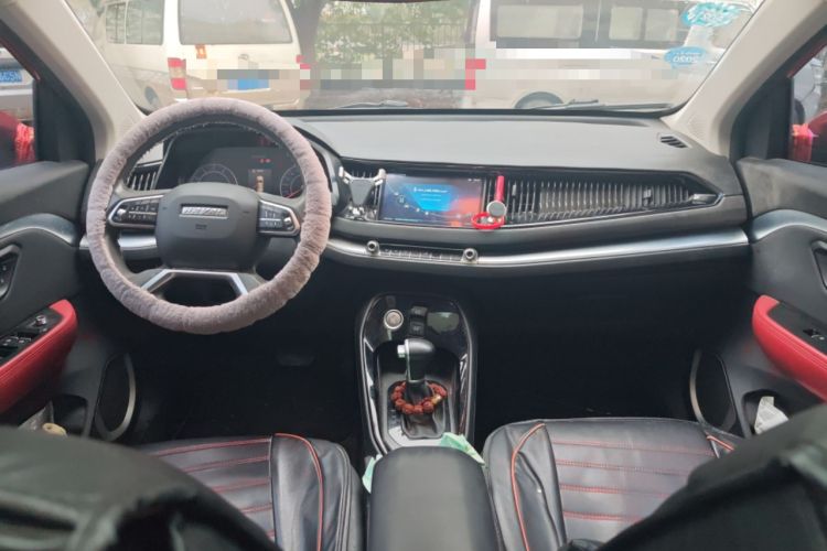 Used Haval H2s 2018 Red-Label 1.5T Dual-Clutch Fashion Edition Center Console
