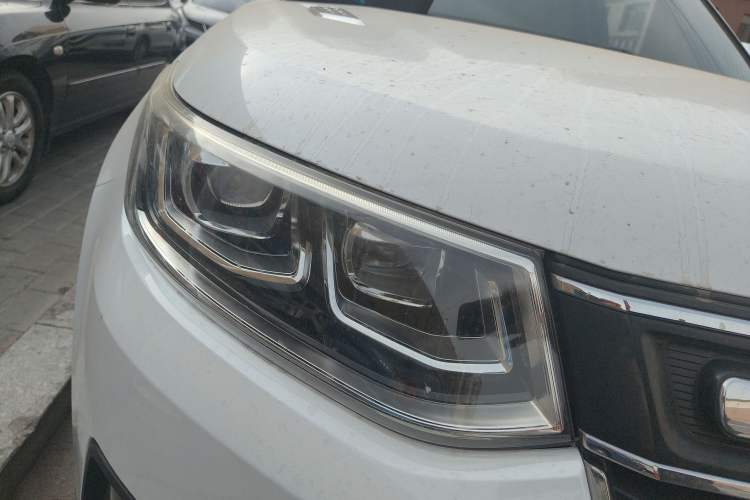 Used CHANGAN CS95 2017 2.0T Two-Wheel Drive Zhituo Edition Right Front Headlight