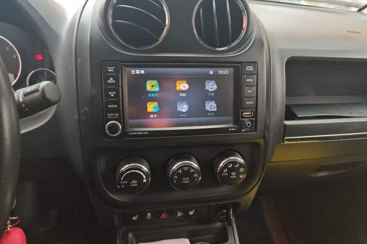 Used Jeep Compass 2012 2.4L four-wheel-drive sport version
