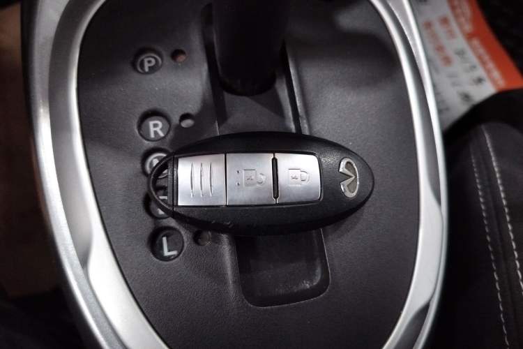 Used Infiniti ESQ 2014 1.6L Spontaneous Edition