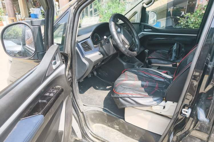 Used FORTHING Lingzhi 2023 M5L 1.6L Rental Custom Edition 7 Seats
