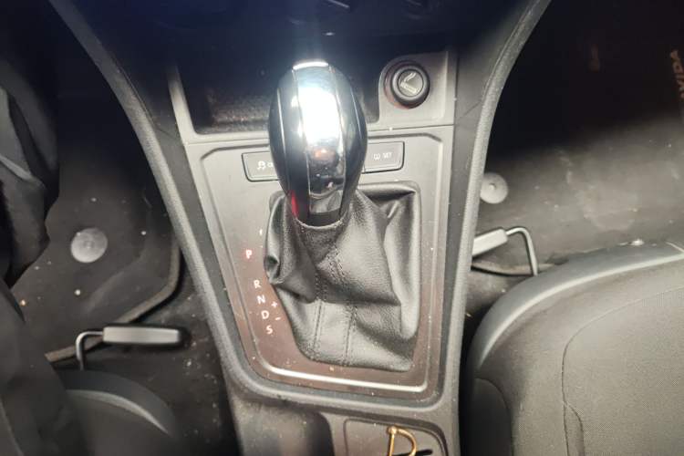 Used Volkswagen Gran Lavida 2015 1.6L Automatic Fashion Edition
