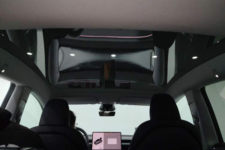 Used Tesla Model Y 2025 Rear-Wheel-Drive Version
