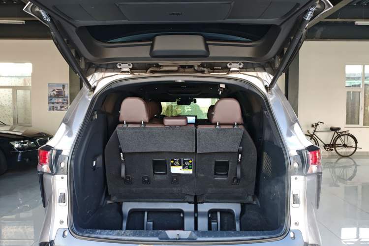 Used Toyota Sienna 2021 2.5L Hybrid Platinum Edition