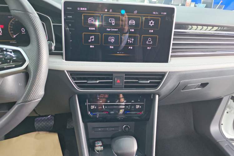 Used Volkswagen Tiguan L 2023 330TSI Automatic Two-Wheel Drive Smart Edition Audio And AC Panel