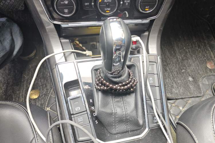 Used Volkswagen Passat 2016 330TSI DSG Luxury Edition Gear Lever