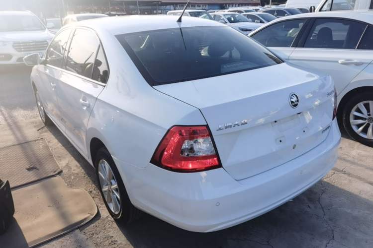 Used Skoda Rapid 2015 1.6L Automatic Smart Selection Model
