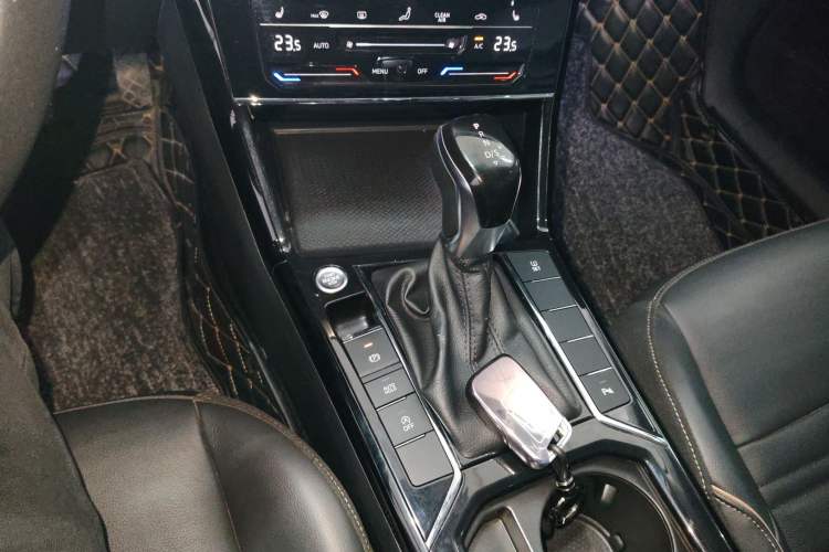 Used Volkswagen Passat 2020 330TSI Elite Edition China VI Gear Lever