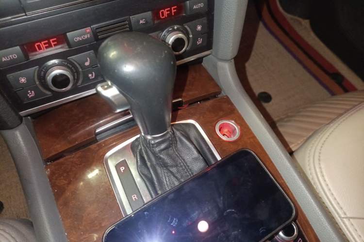 Used Audi Q7 2010 3.6 FSI quattro base version Gear Lever