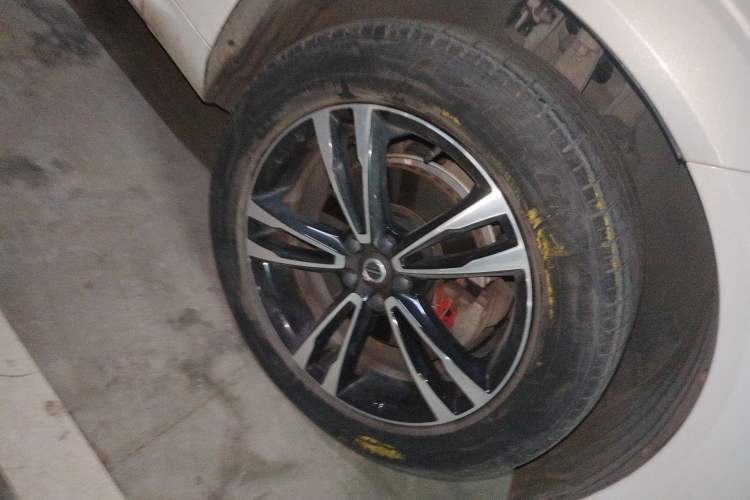 Used Volvo XC60 2018 T5 4x4 Smart Edition Right Front Wheel Hub