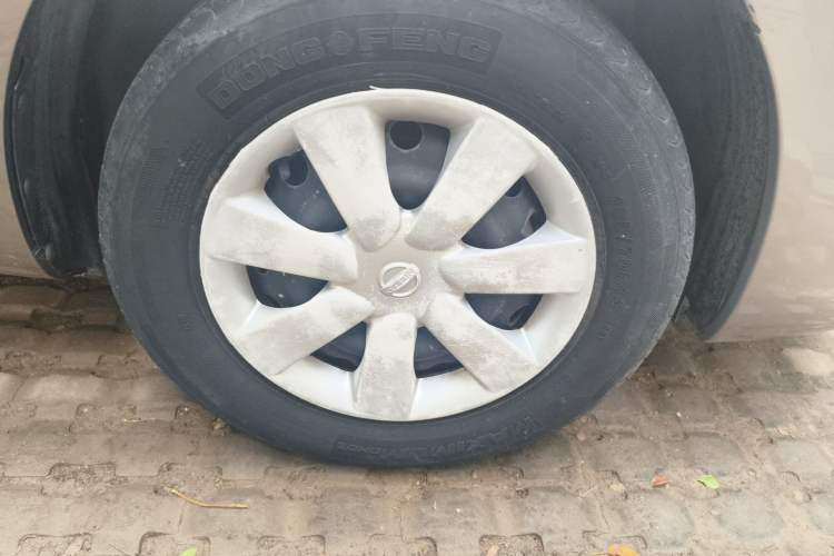 Used Nissan Sunny 2015 1.5XE Manual Comfort Edition Right Front Wheel Hub