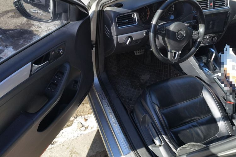 Used Volkswagen Sagitar 2012 1.4TSI Automatic Luxury Edition Driver Seat