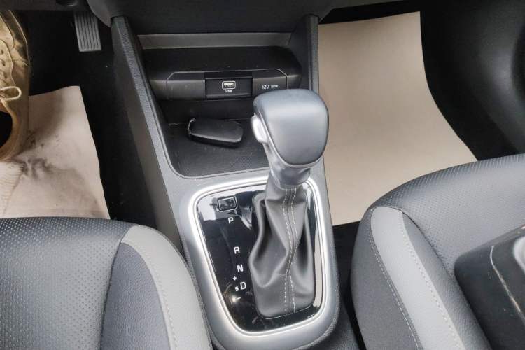 Used Kia kx1 Stonic 2021 1.4L CVT Sunroof Model Gear Lever