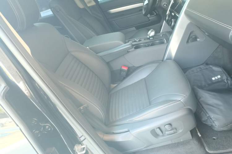 Used Land Rover Discovery 2023 Revised Version 360 PS R-Dynamic S Right Front Seat