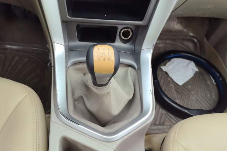 Used Venucia T70 2015 1.6L Manual Ruixing Edition Gear Lever