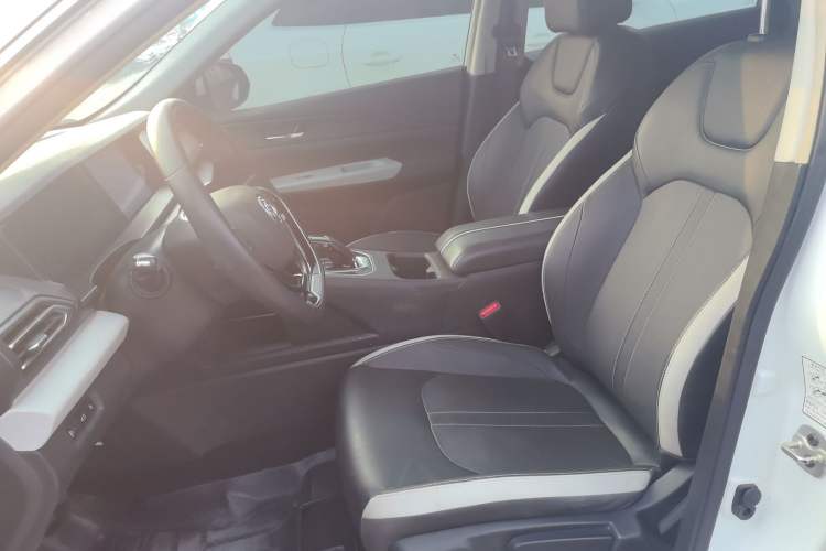 Used Dongfeng Aeolus E70 2023 500 Smart Edition Lithium Iron Phosphate 48.6 kWh 120 kW