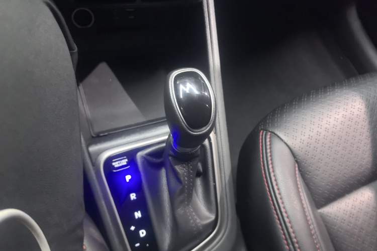 Used Hyundai Verna (new generation) 2016 1.4L Automatic Cool Edition GLS Gear Lever
