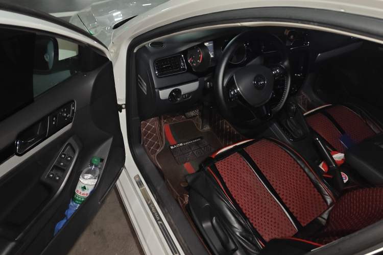 Used Volkswagen Sagitar 2017 230TSI Automatic Comfort Version Driver Seat