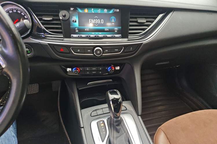 Used Buick Regal 2019 20T Elite Version China VI Standard Audio And AC Panel