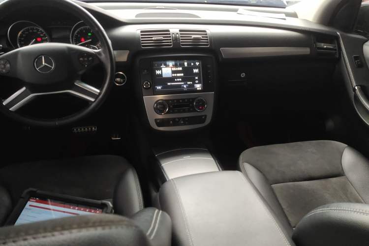 Used Mercedes-Benz R-Class 2014 R 320 4MATIC Business Model Center Console