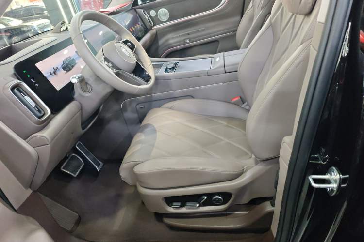 Used Hima AITO M9 2025 Extended-Range Ultra Version 52 kWh 6-Seater Left Front Seat