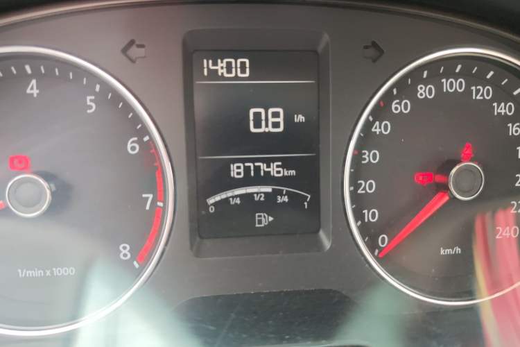 Used Volkswagen Lavida 2013 Revised Version 1.4 TSI Manual Comfort Edition Odometer Close Up