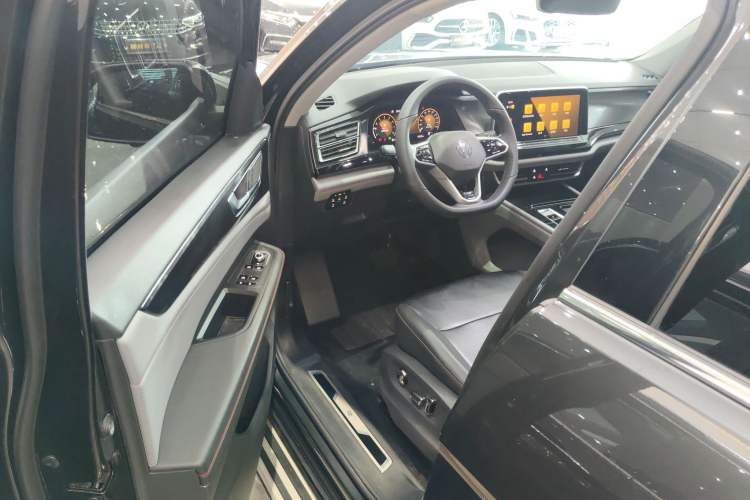 Used Volkswagen Teramont X 2022 330TSI Two-Wheel-Drive Luxury Edition Driver Seat