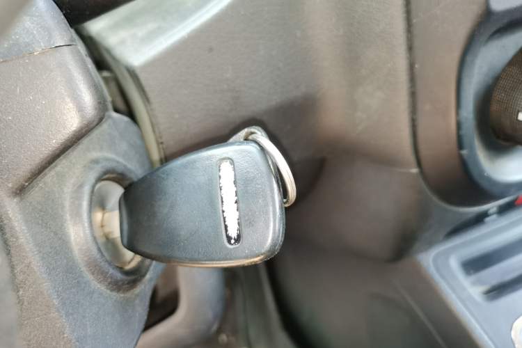 Used Jeep Compass 2013 2.0L two-wheel drive sport version Vehicle Key